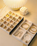 Porta joias Premium em couro - Proteja e guarde com estilo.